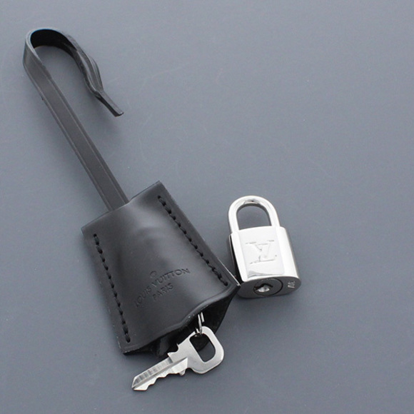 Louis Vuitton Epi Pont Neuf PM Noir Black Handbag - Picture 8 of 9